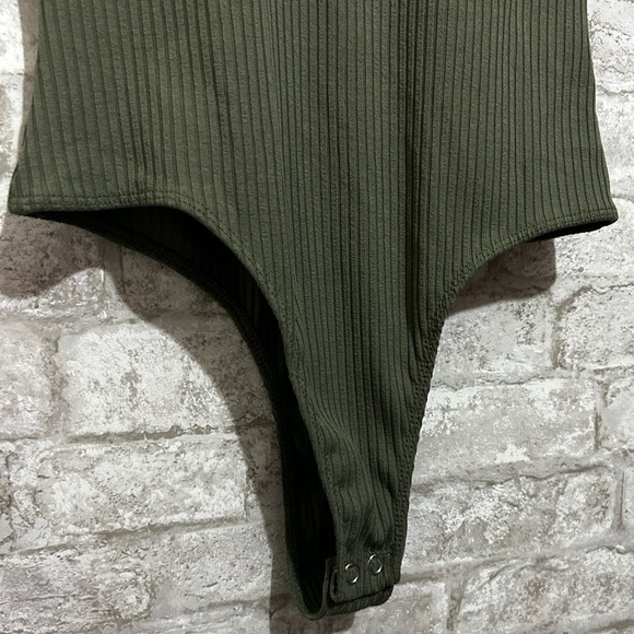 SO green ribbed contour short sleeve tee - Picture 5 of 9